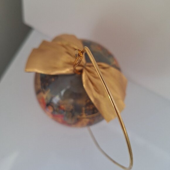 VINTAGE 1997 HOLIDAY BARBIE 4" DECOUPAGE ORNAMENT WITH WOODEN ORNAMENT STAND - Picture 5 of 15